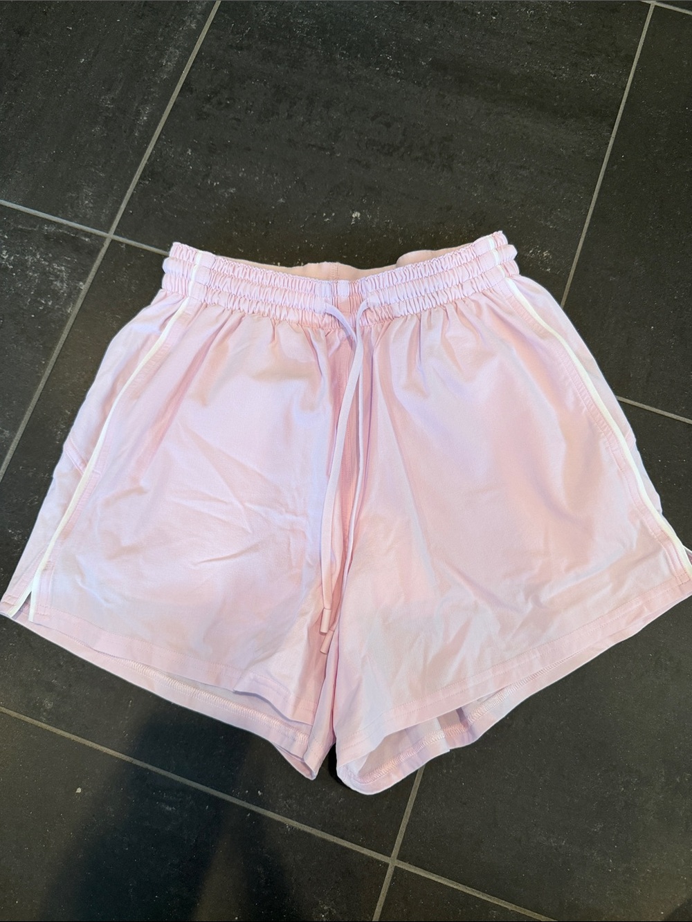 Lululemon Light Pink Elastic Waist Pull-On Shorts size 2
